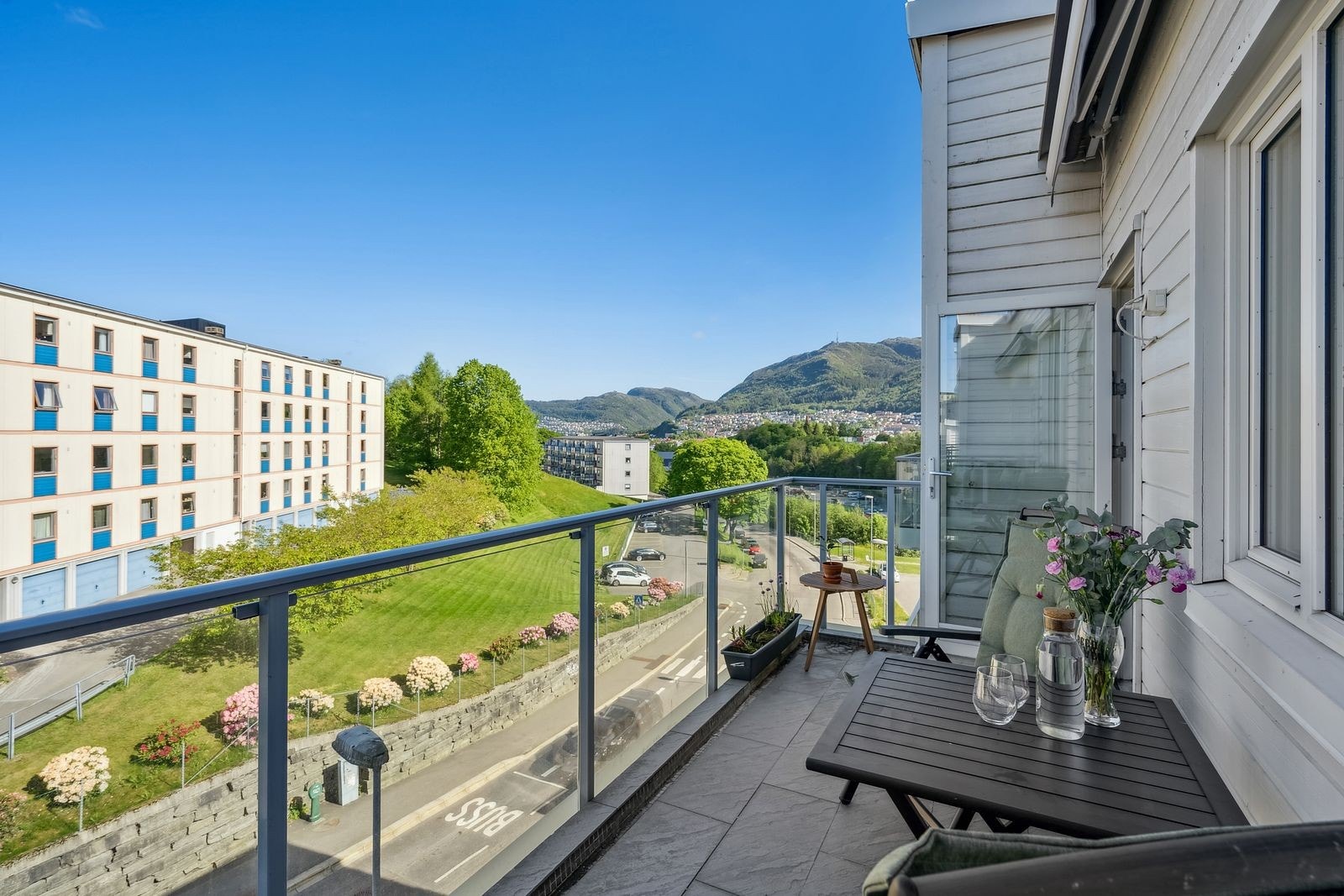 Fin utsikt - her kan en nyte kveldssolen! Galleribilde