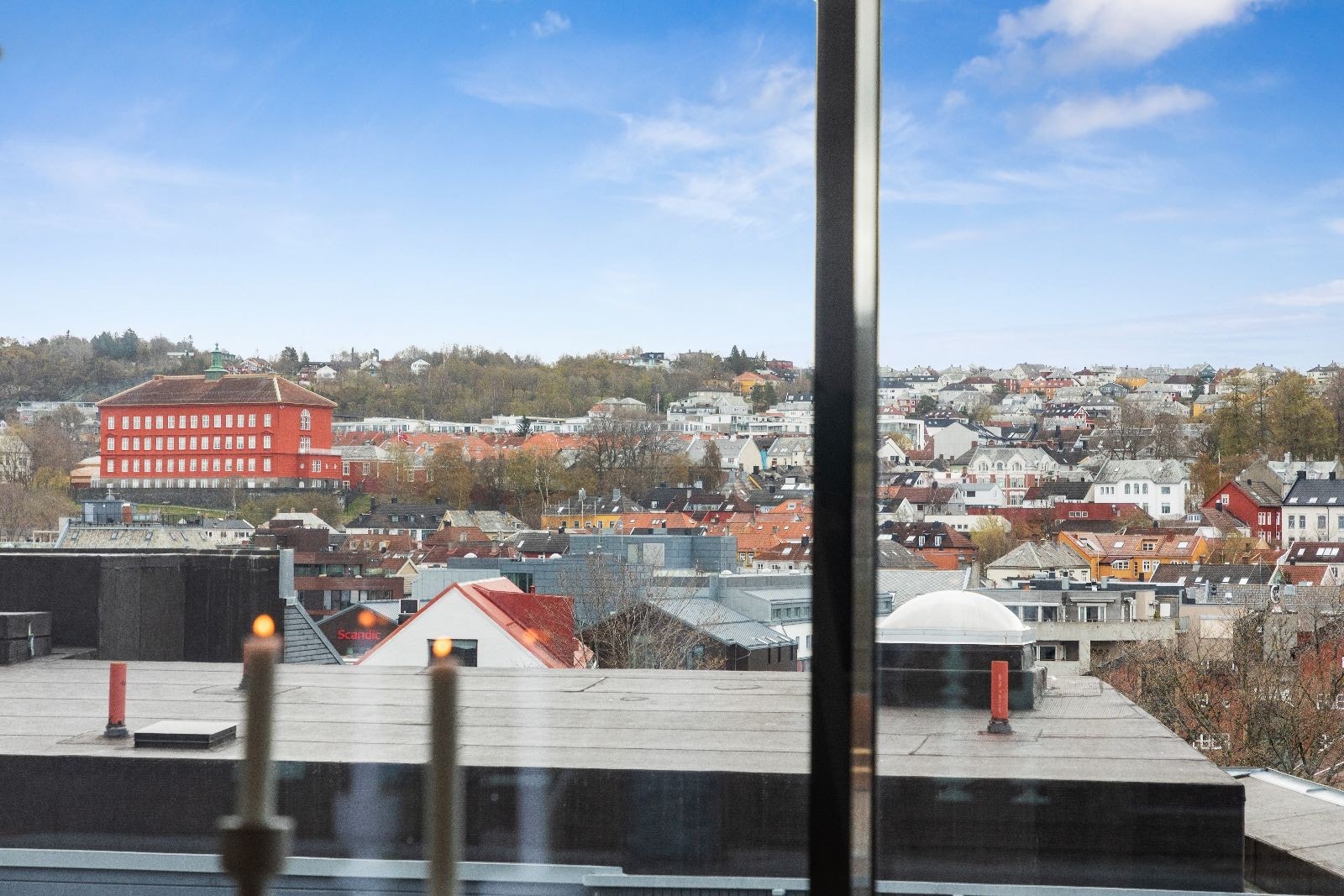 Utsikt fra ett av rommene Galleribilde