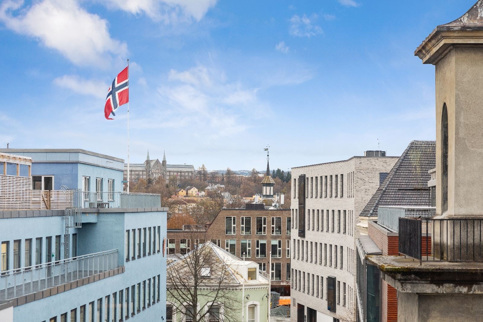 Utsikt fra ett av rommene Galleribilde