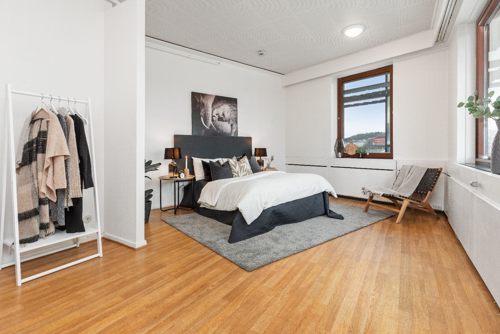 Velkommen til Folkets hus - 35 hybler midt i Trondheim sentrum. Hyblene har eget bad Galleribilde