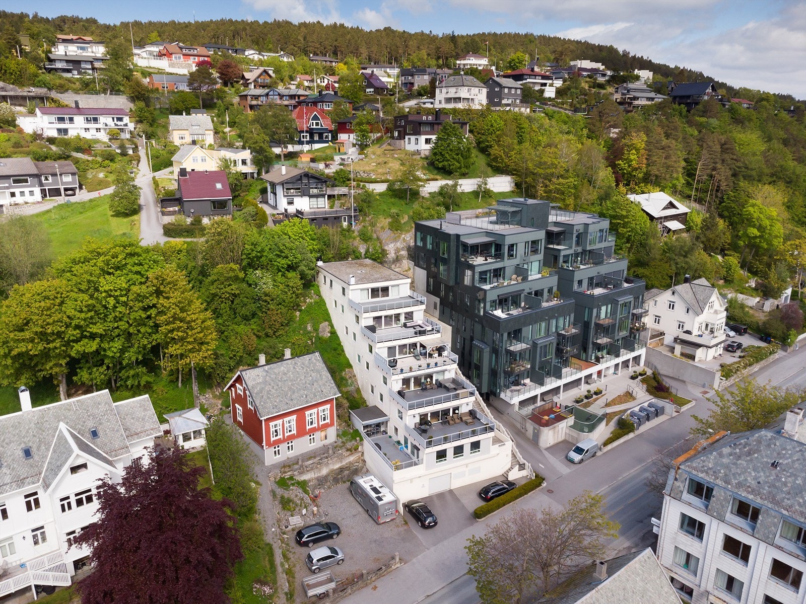 Dronebilde av terrasseblokka tatt fra syd Galleribilde