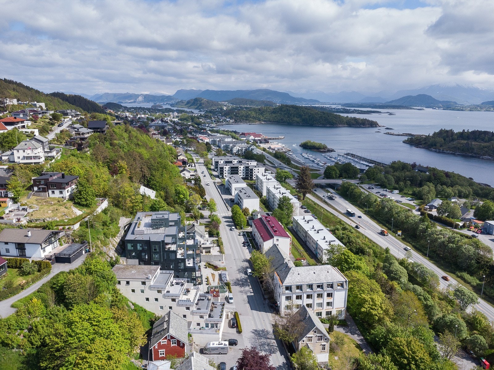 Dronebilde tatt fra vest mot øst Galleribilde