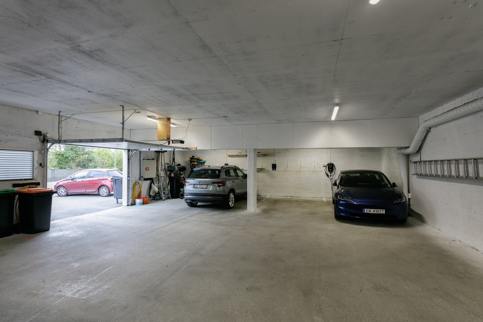 Felles garasjeanlegg i underetasjen Galleribilde