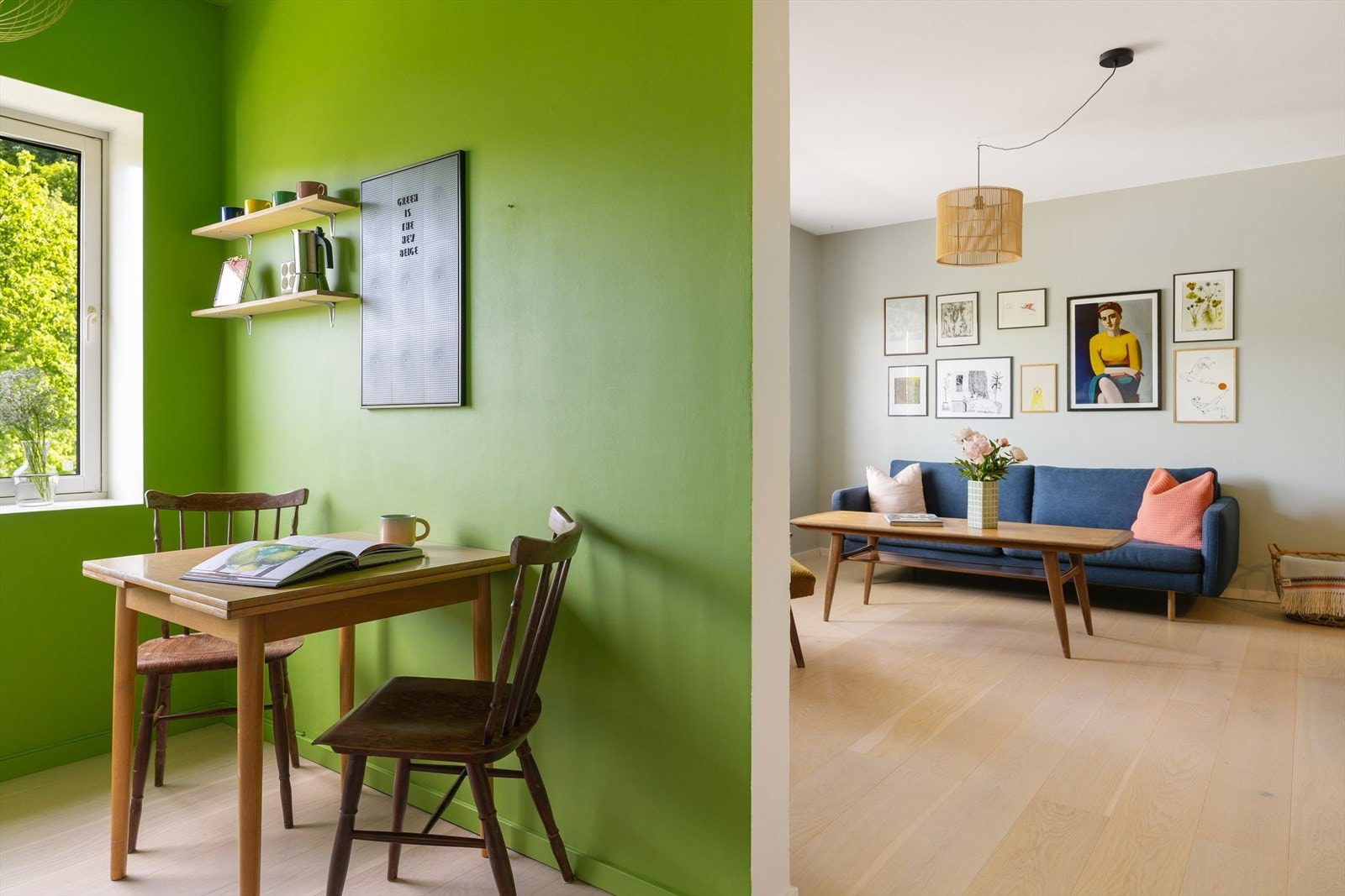 Rommet er på gode 10m² og har herlig grønn utsikt og plass til spiseavdeling. Galleribilde