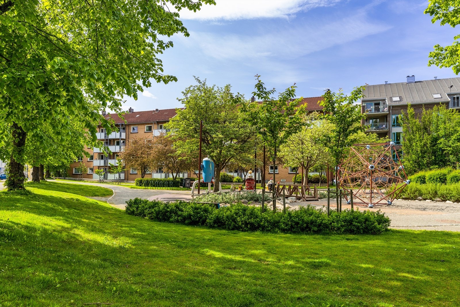 Buranbanen er en levende og inkluderende aktivitetspark på Buran. Parken ble fornyet i 2023 og er et samlingspunkt for lek, moro og aktivitet for folk i alle aldre. Galleribilde