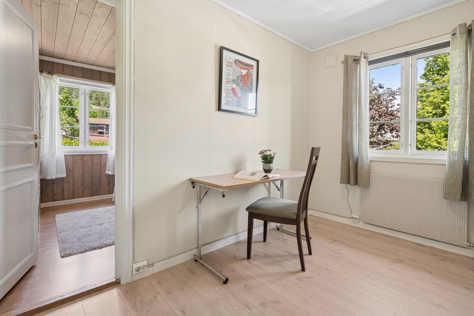 Rom som pr i dag brukes som kontor, men det er også mange alternative anvendelses muligheter. Galleribilde