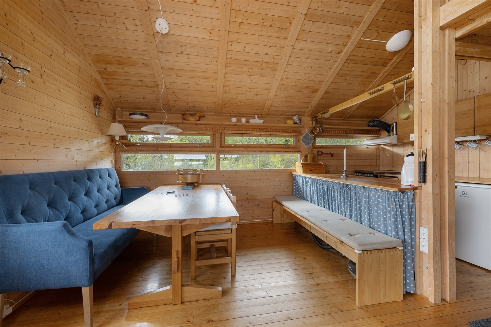 Spiseplassen ligger like ved kjøkkenet. Galleribilde