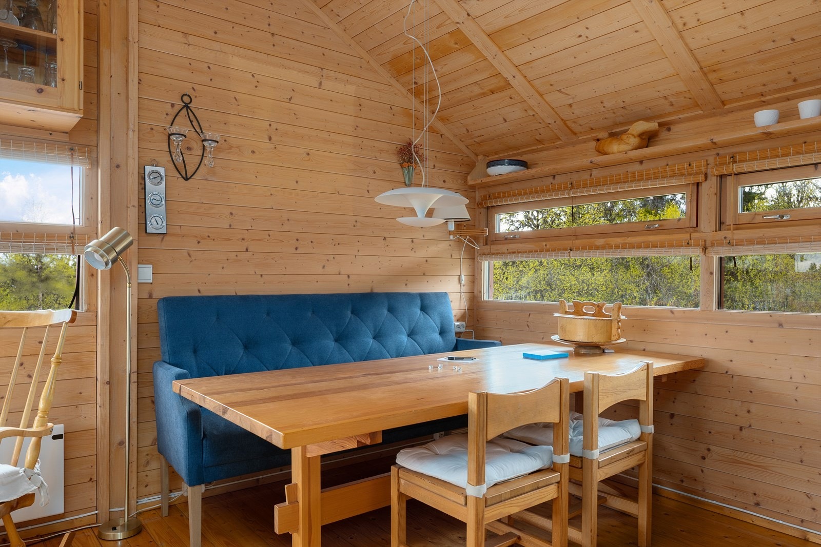 Egnet plass for spisemøbler ved vindu. Galleribilde