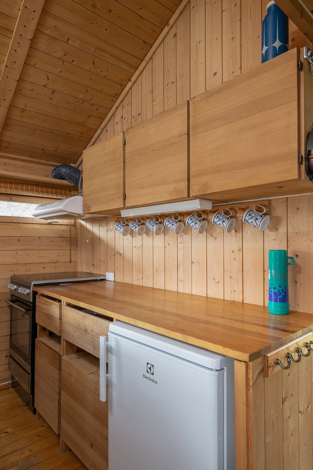 Alle hvitevarer følger med i salget. Galleribilde