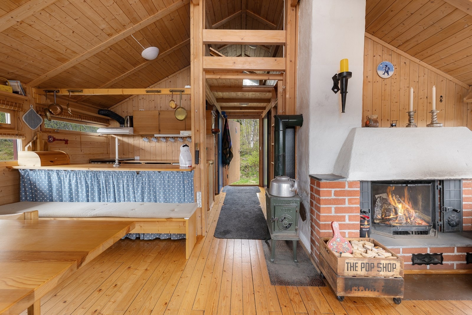 Kjøkken ligger i delvis åpen løsning til stuen
. Galleribilde