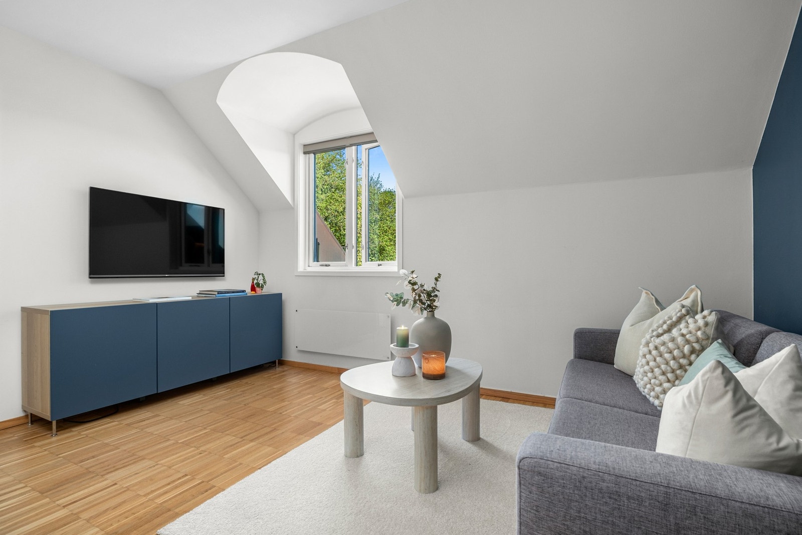 Leiligheten fremstår som moderne med originale detaljer. Galleribilde