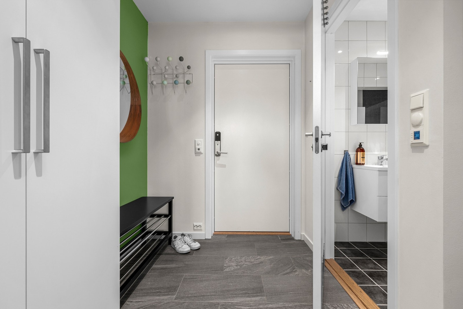 Romslig entrè på 4,5 kvm. Galleribilde