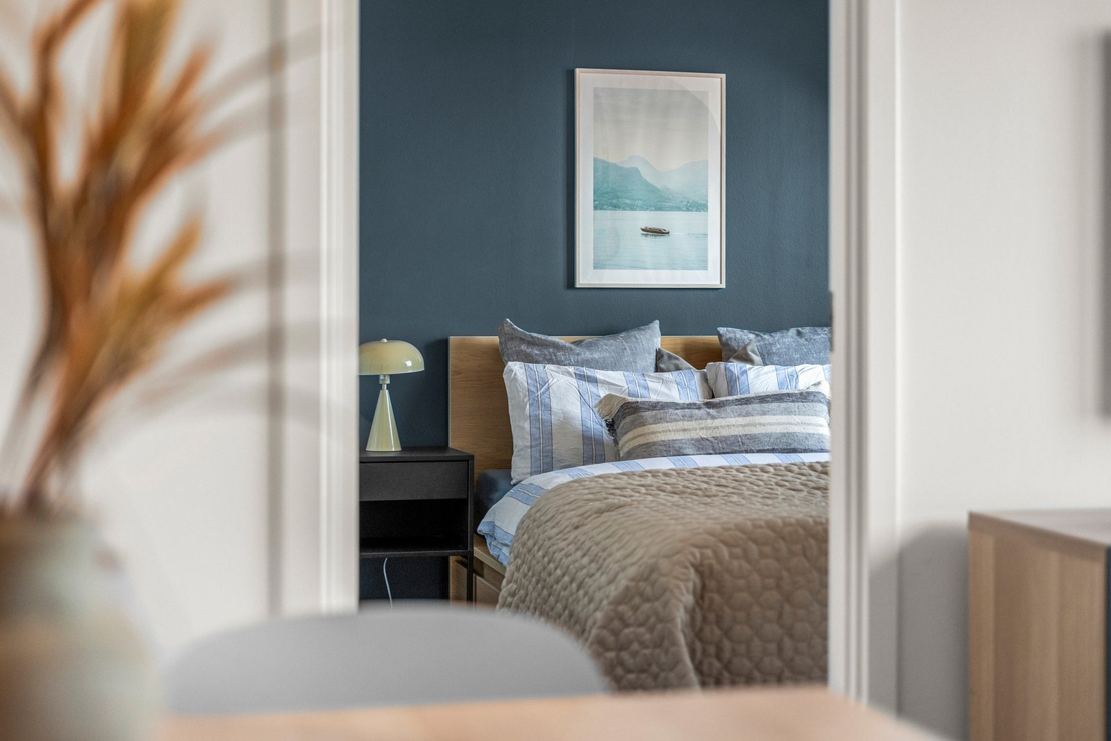 Soverom sett fra stuen. Galleribilde