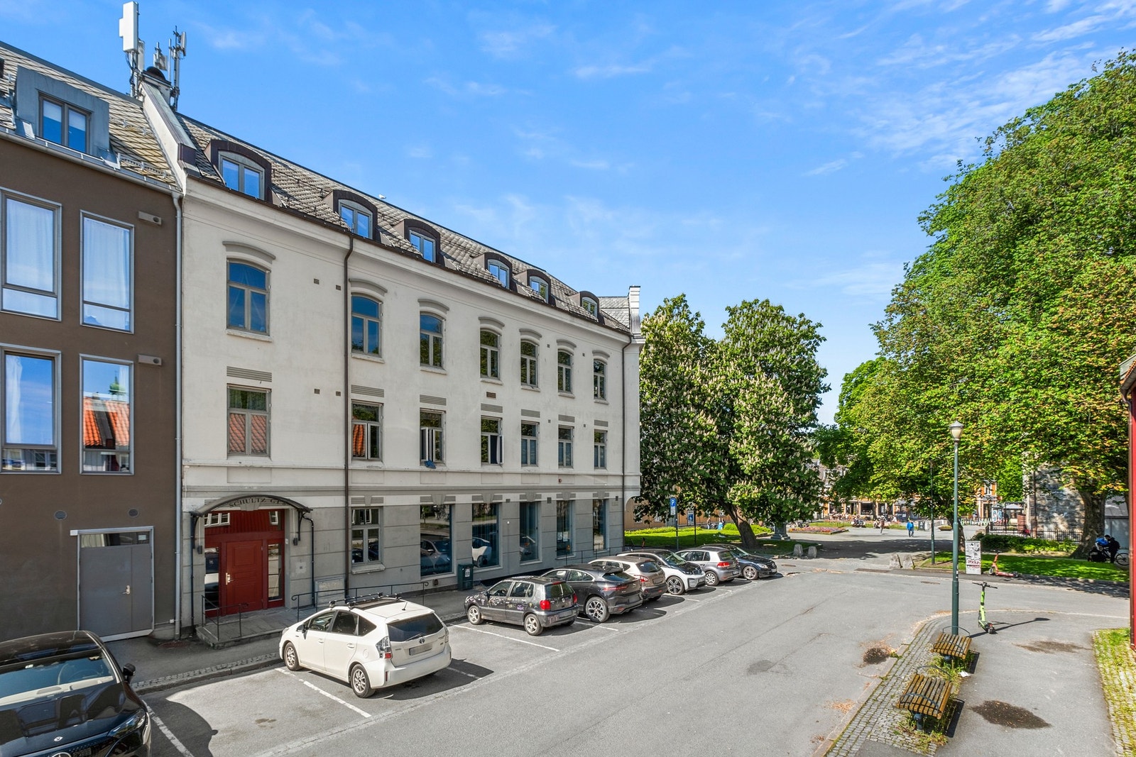 Bygården ble ombygd/rehabilitert i 2007/08. Seksjonen disponerer bod i kjelleretasjen. Galleribilde