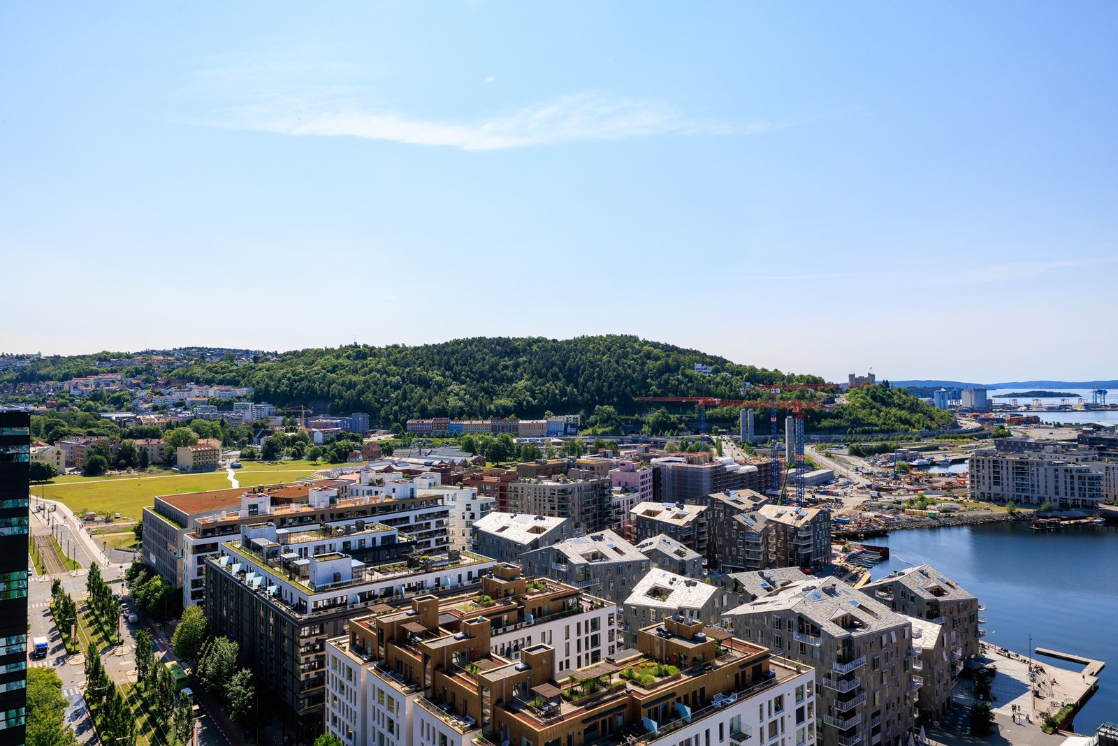 Her kan man nyte idyllisk utsikt over hele byen. Galleribilde