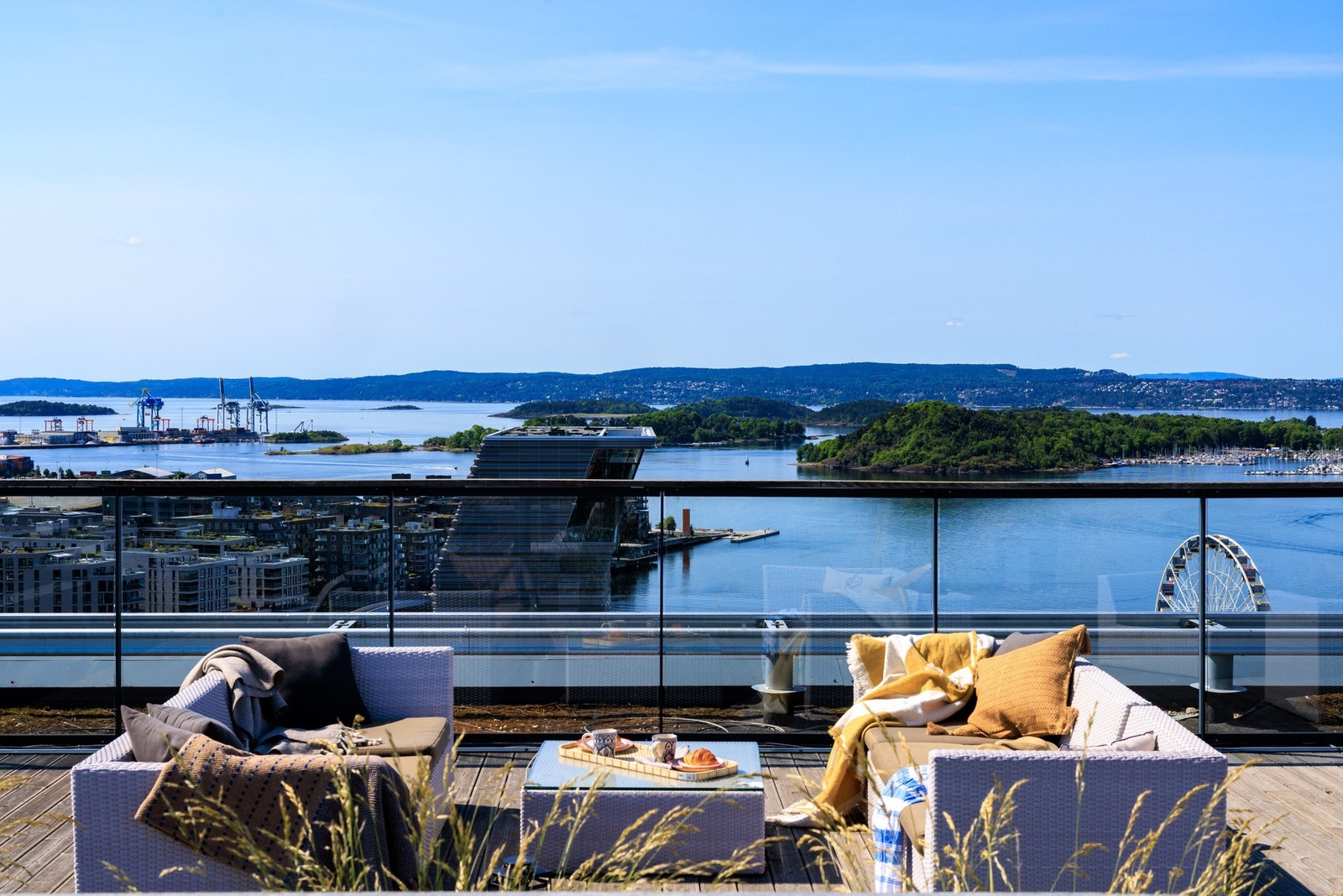 Se på den fantastiske utsikten mot vakre Oslofjorden og øygruppene! Galleribilde