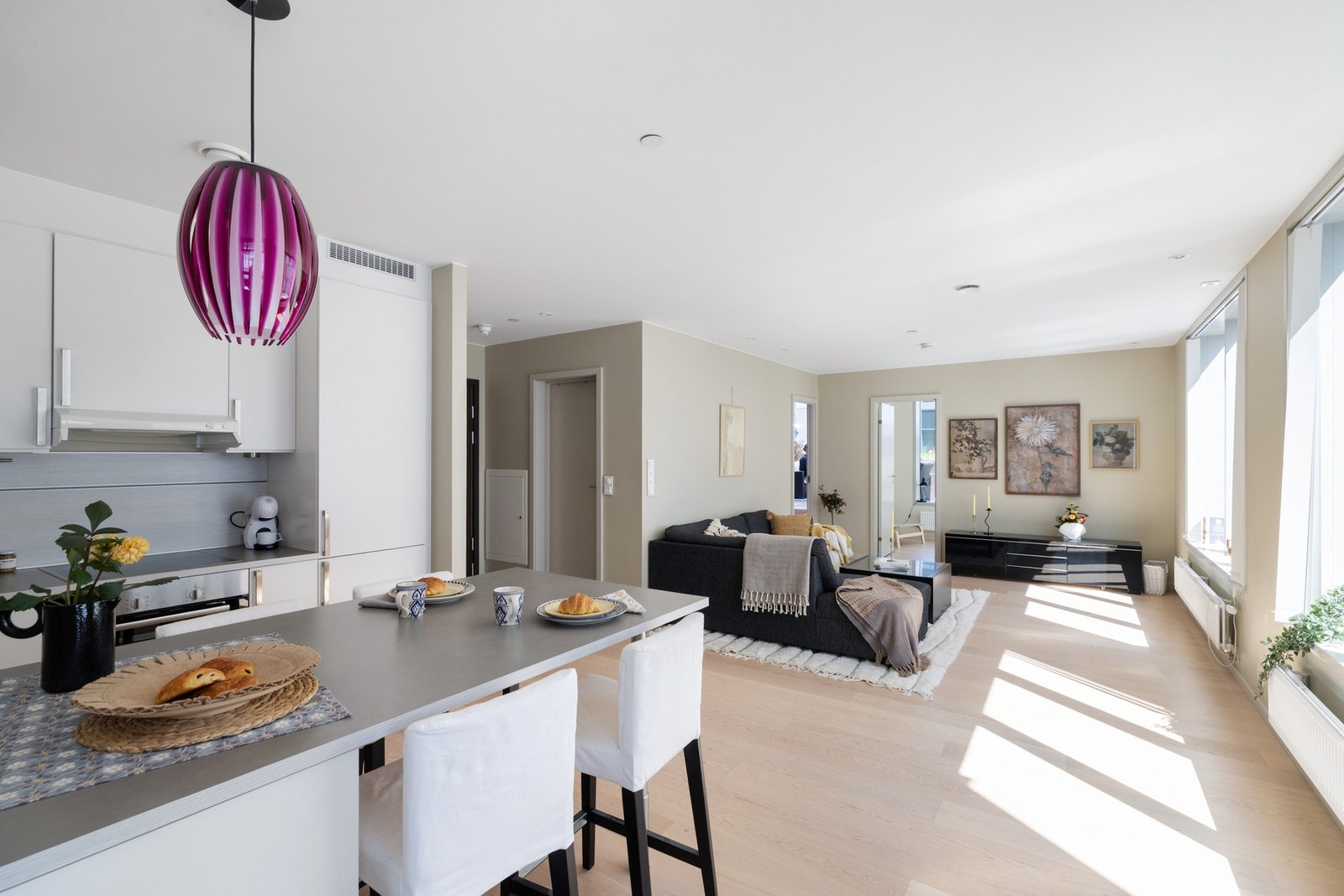 Åpen stue-/kjøkkenløsning. Galleribilde