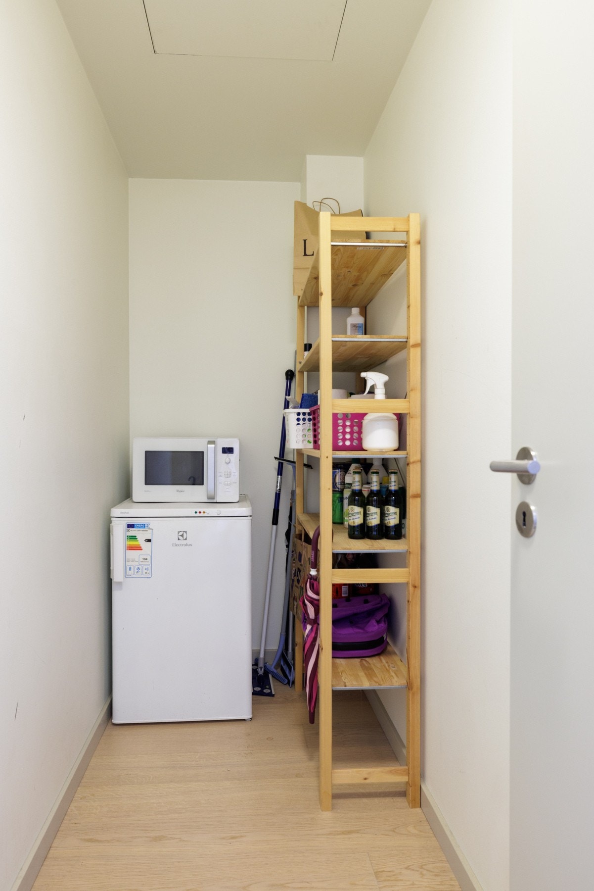 I leiligheten er det en intern bod med gode oppbevaringsmuligheter. Galleribilde