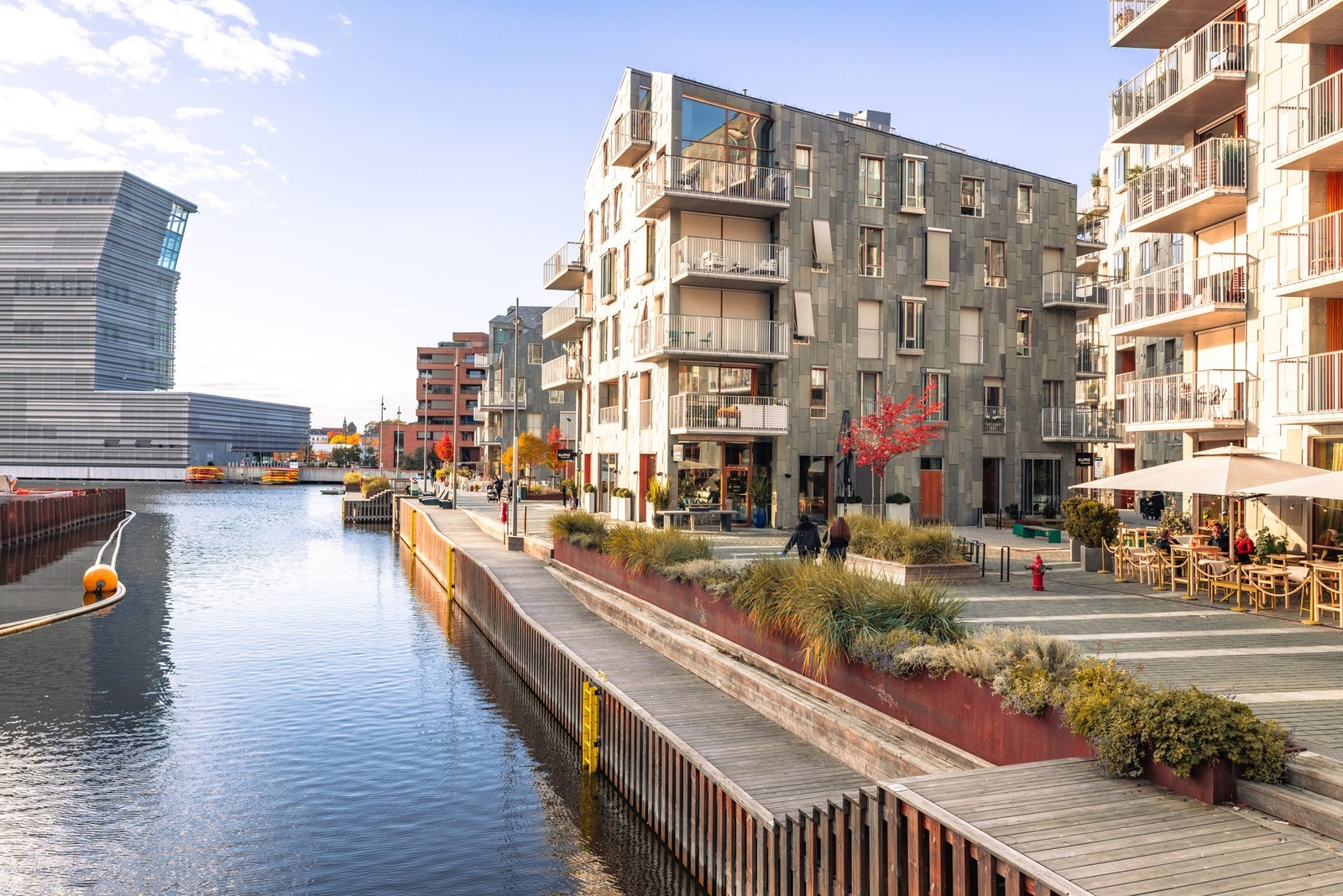 Like utenfor døren har man tilgang til Bjørvikas nydelige havnepromenader. Galleribilde
