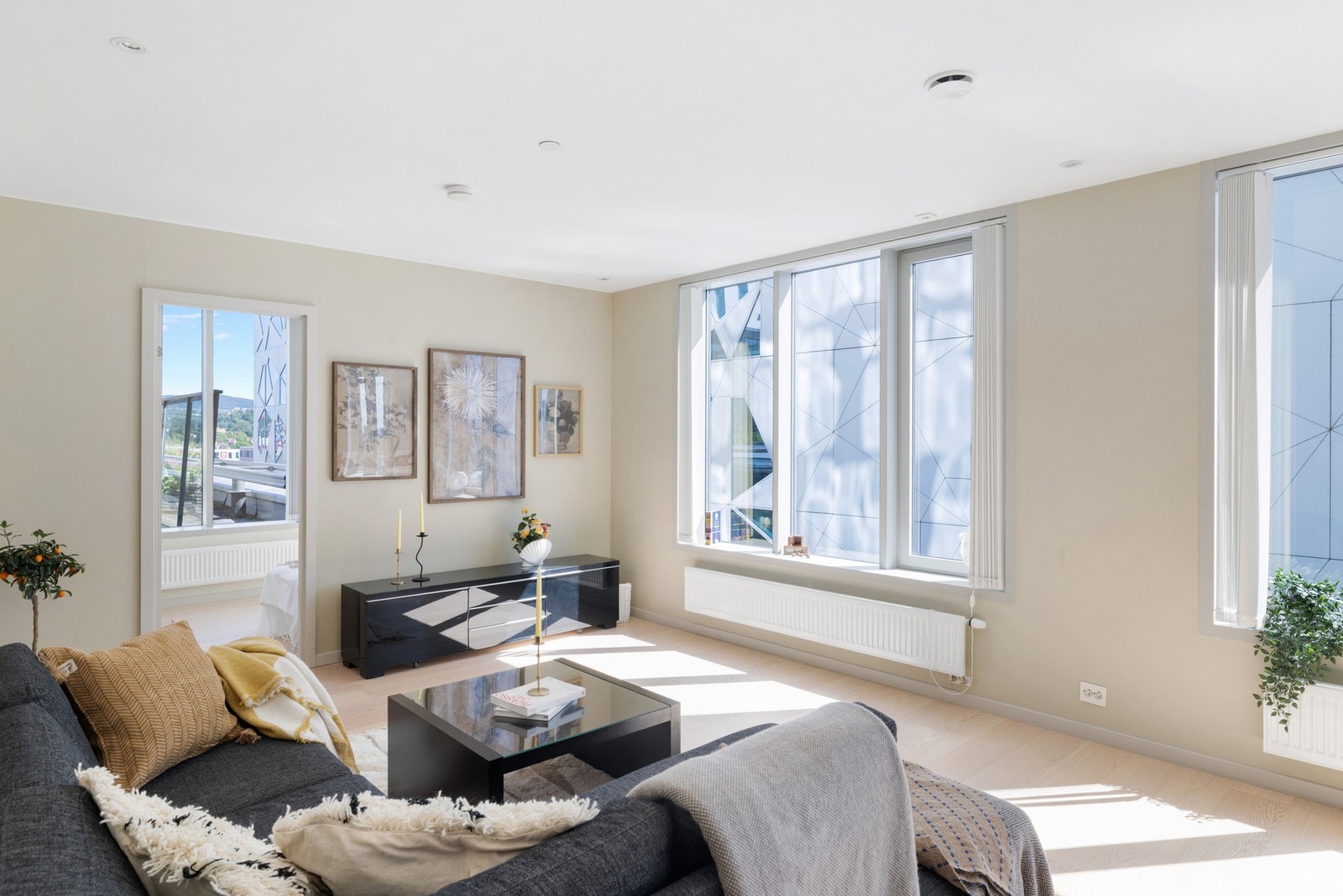 I stuen er det gode innredningsmuligeter. Galleribilde