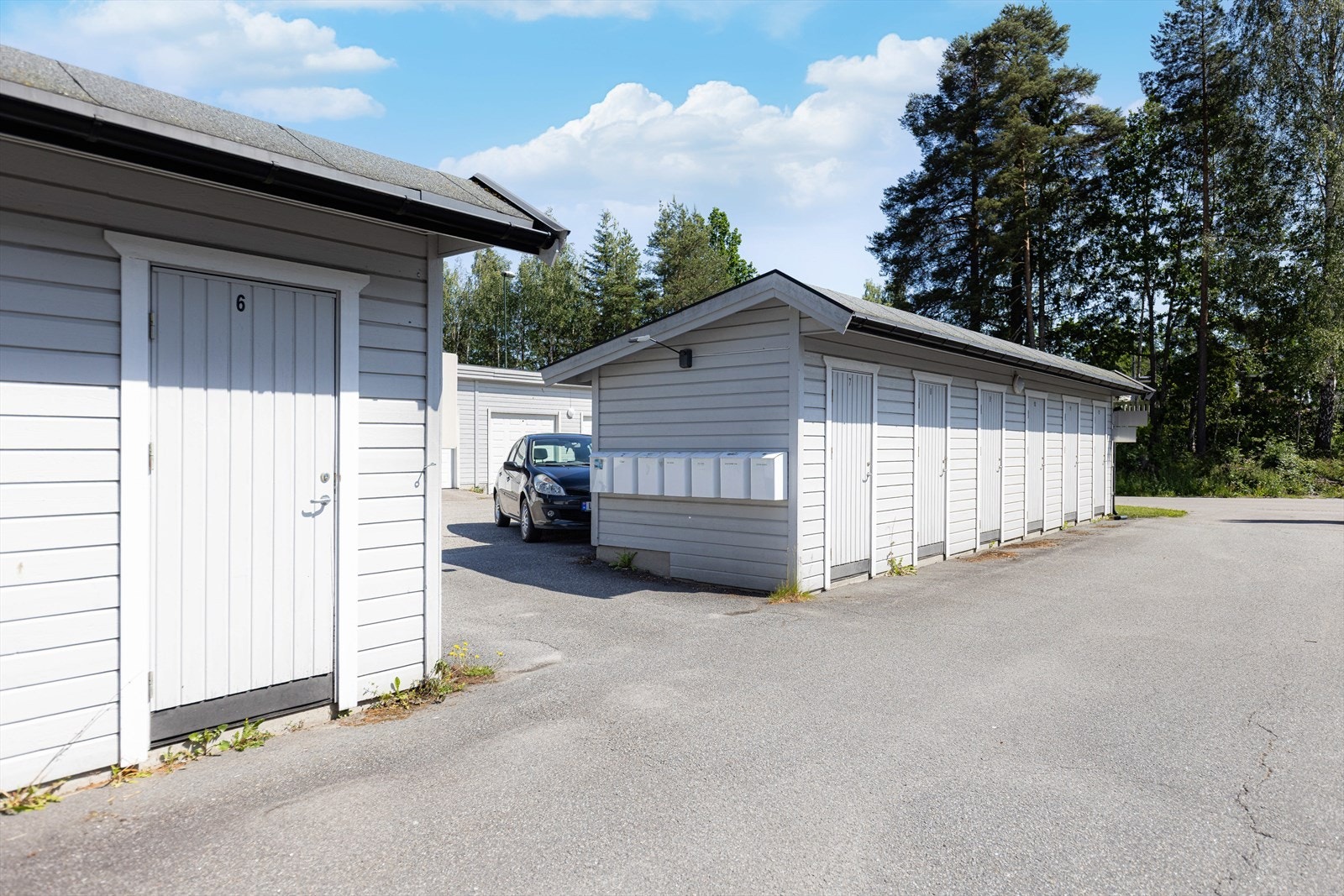 Kort vei til flotte turområder i Gulsetmarka, gangavstand til Gulsetsenteret og kort gange til meget god bussforbindelse. Gode muligheter for å leie garasje. Galleribilde