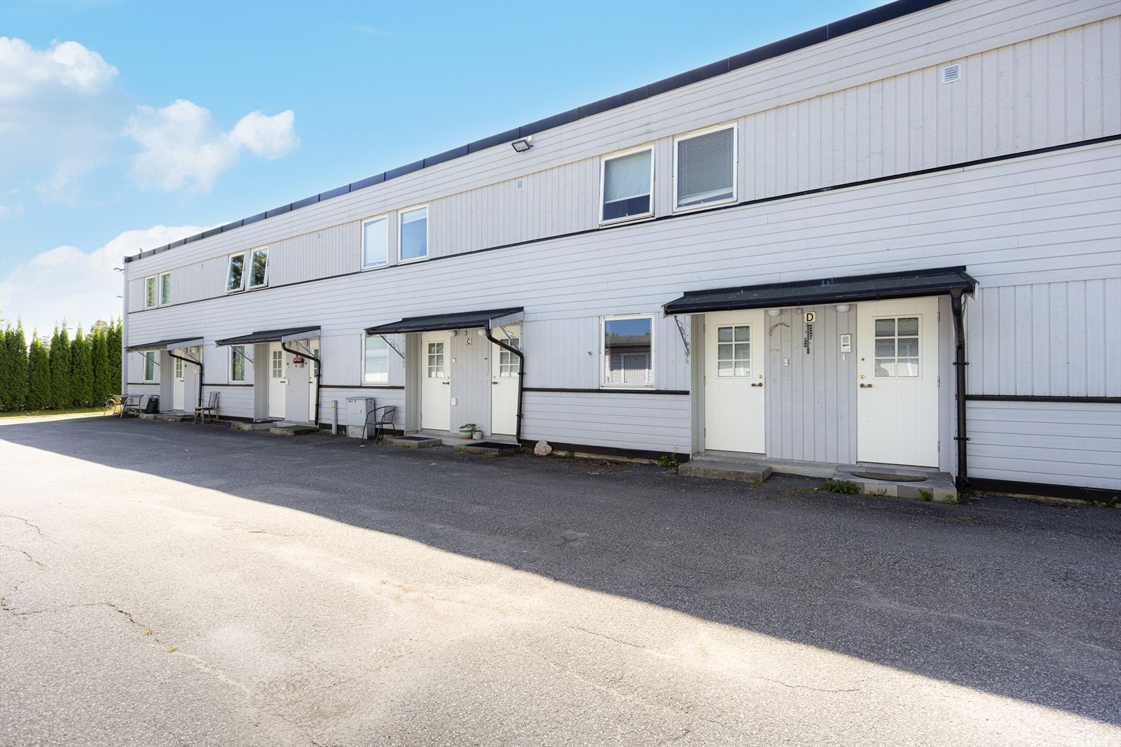 Boligen ligger på Gulset i Skien, i et attraktivt område med kort vei til de fleste fasiliteter. I nærområdet har man Gulsethallen med svømmehall. Galleribilde