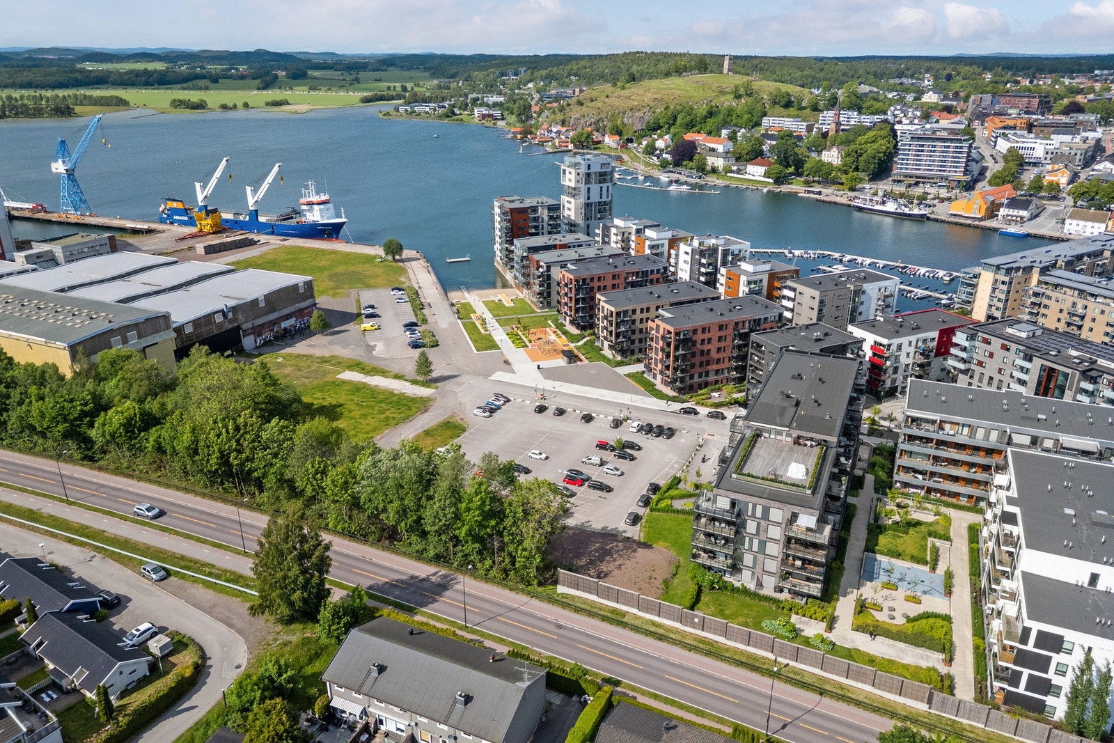 Eiendommen har en fantastisk beliggenhet på Kaldnes Brygge i Tønsberg kommune, på historisk grunn der Kaldnes skipsverft lå. Galleribilde