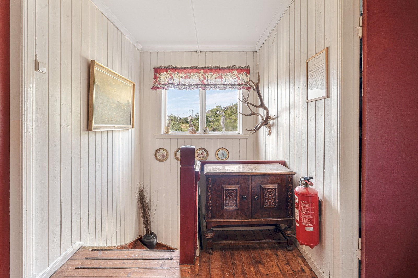 I 3.Etasje finner du 6 soverom og trapp til loft. Galleribilde