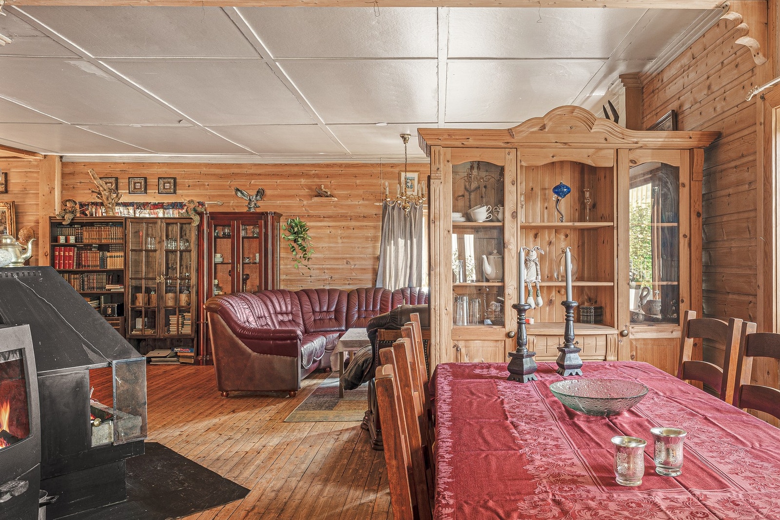 Stuen måler 73,94 m². Her kan du enkelt innrede i flere soner. Galleribilde