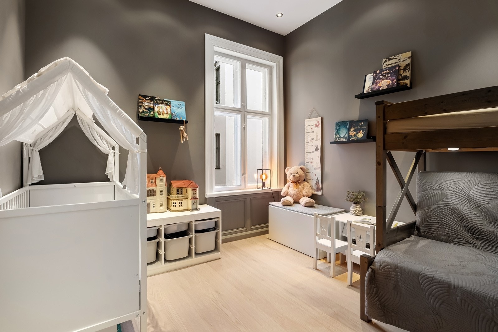 Stort soverom nr. 2 på ca. 14 kvm. Galleribilde