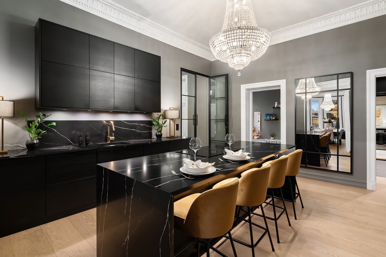 Hyggelig spiseplass på kjøkken. Galleribilde