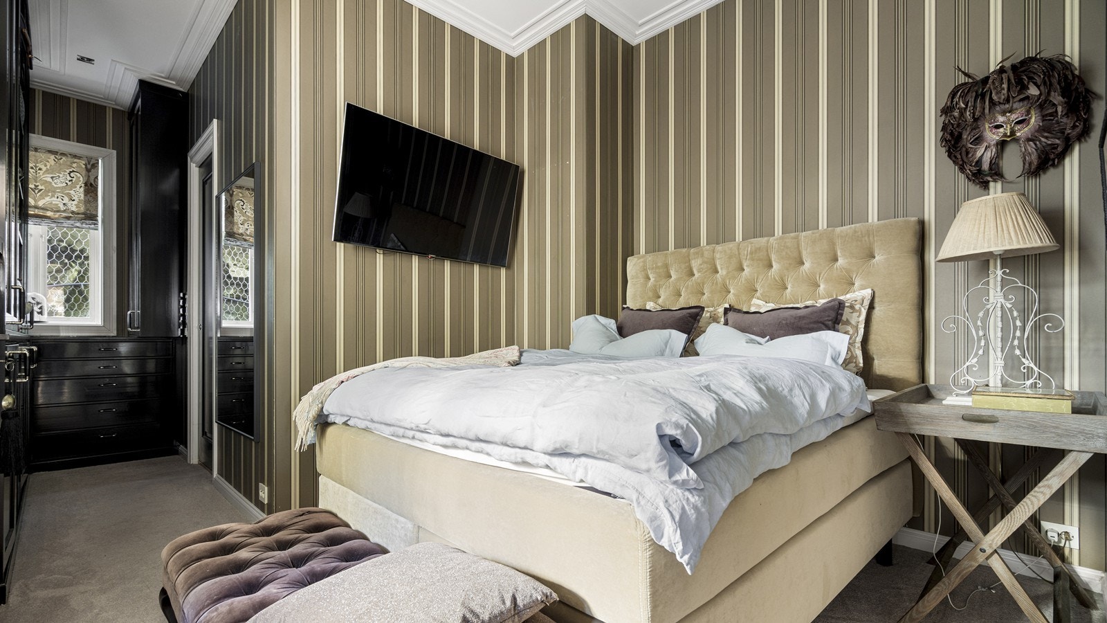 Romslig og innbydende hovedsoverom med en-suite bad. Galleribilde