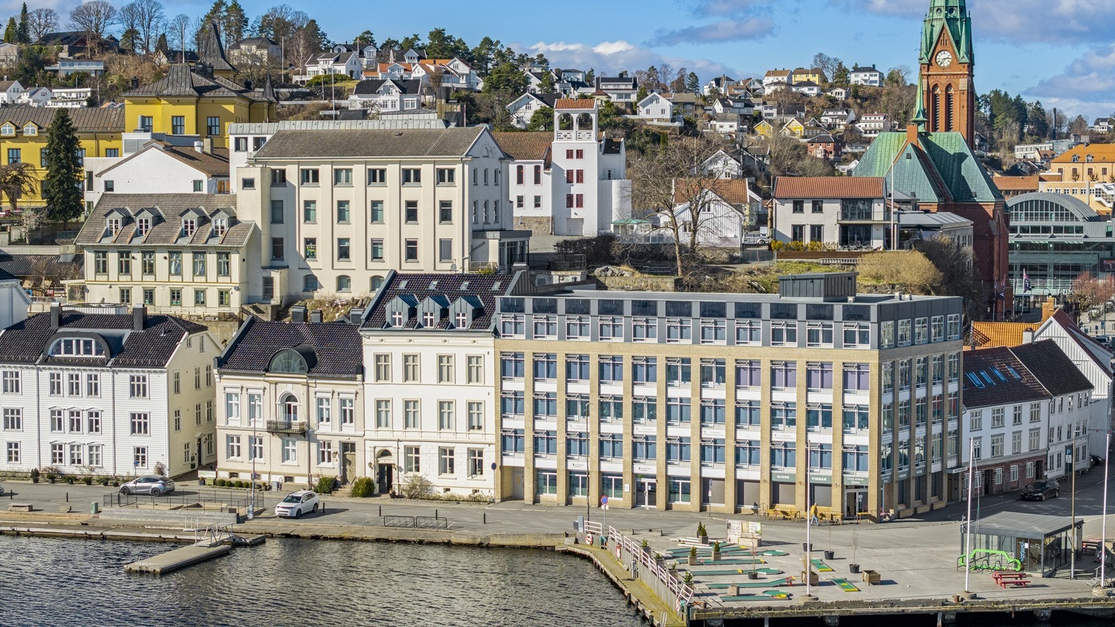 Beliggenheten er midt i sentrum, tilbaketrukket fra støy. Galleribilde