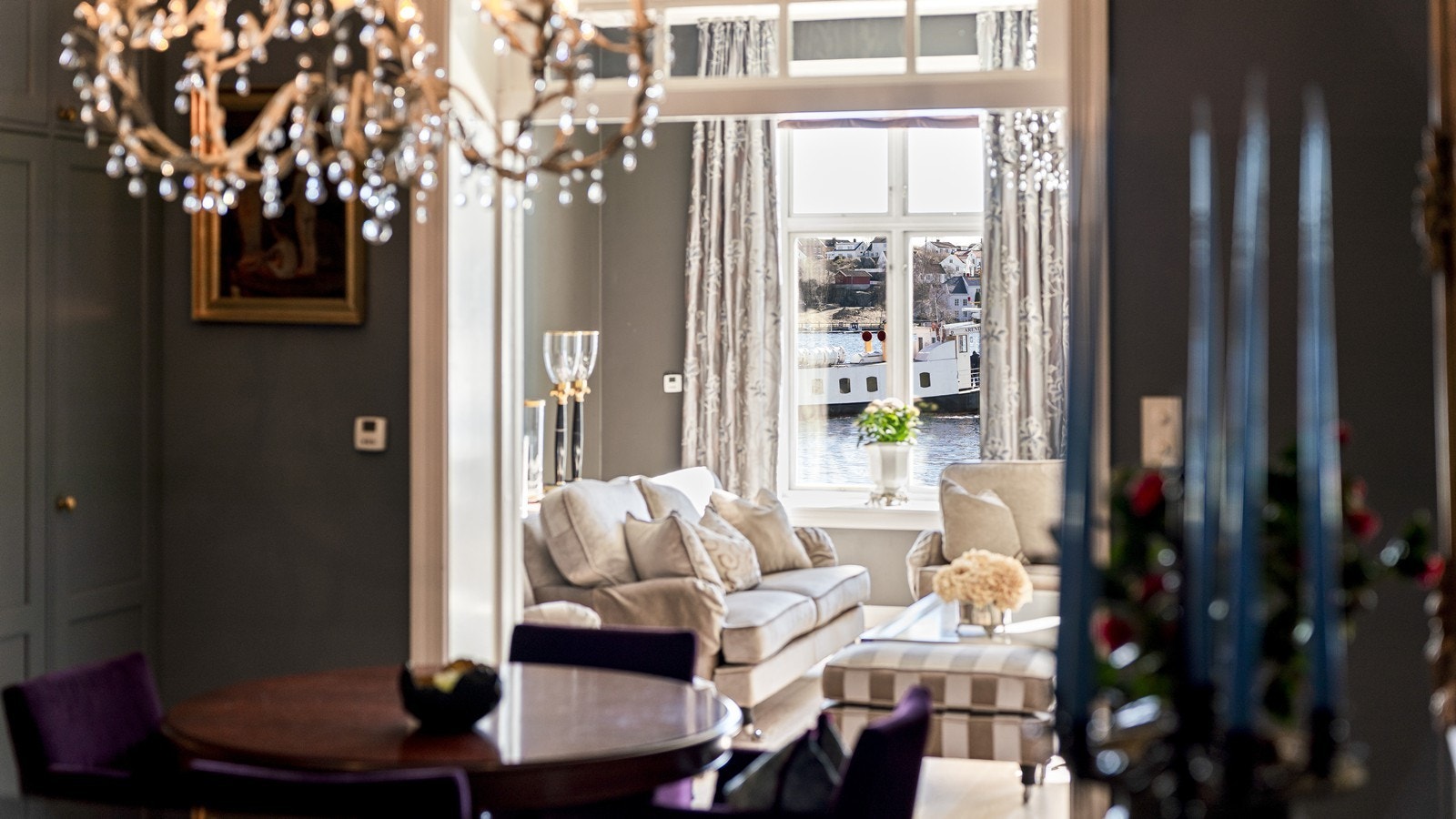 Like utenfor leiligheten ligger fergekaien med hyppige avganger til Kolbjørnsvik og Tromøy. Galleribilde