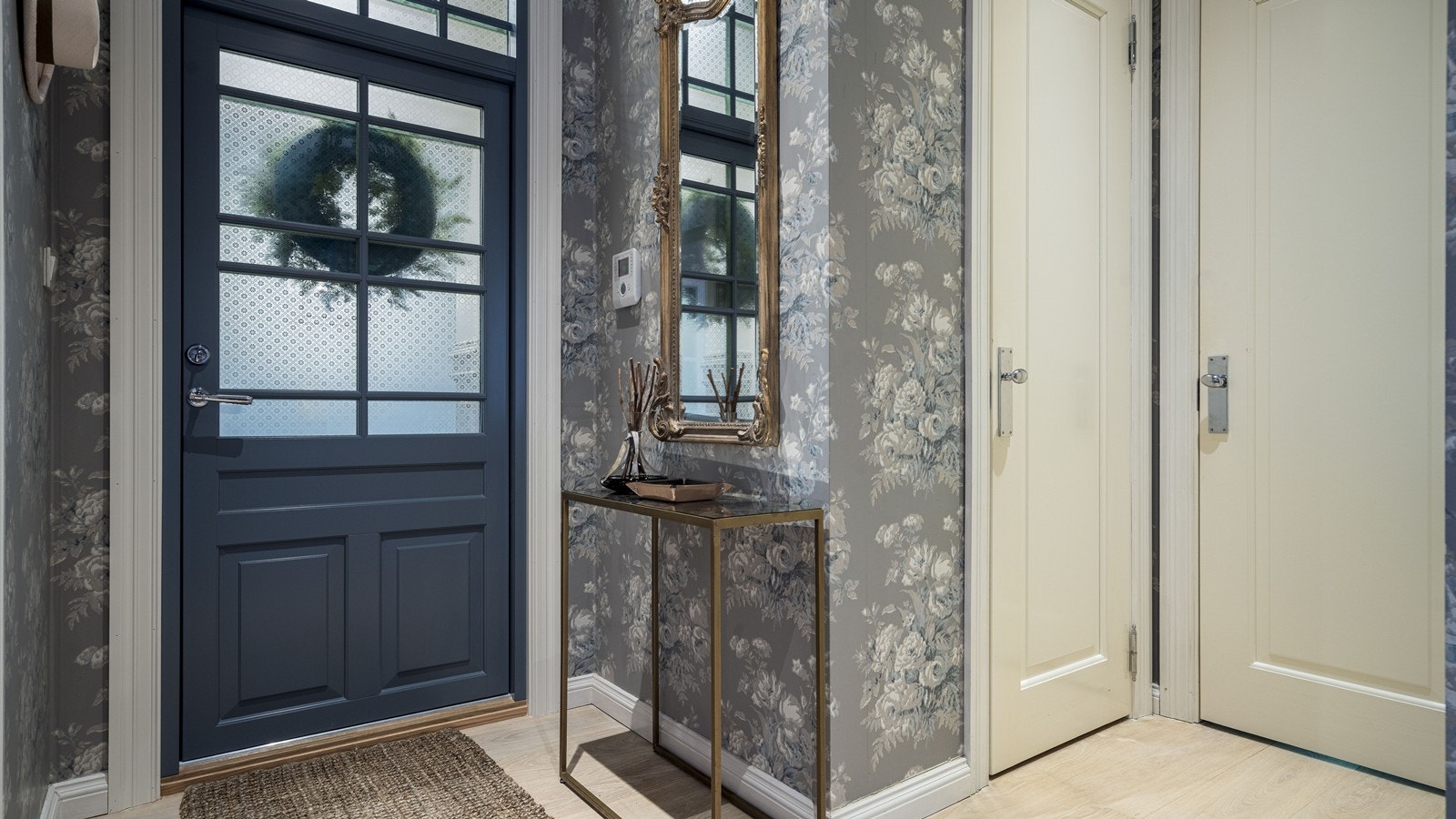 Inngangsdøren er ny og er levert av Trevaren Eydehavn as. Galleribilde