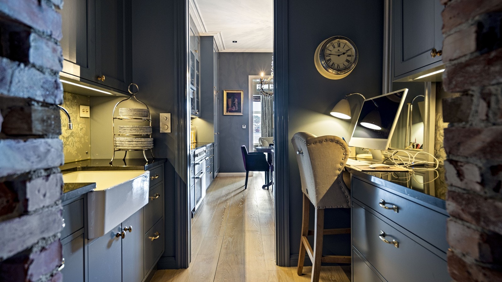 Plass til barstol på høyre side - utmerket sted for hjemmekontor. Galleribilde