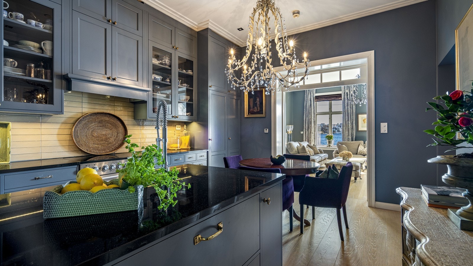 Den klassiske leiligheten er påkostet og har mange fine og gode løsninger Galleribilde