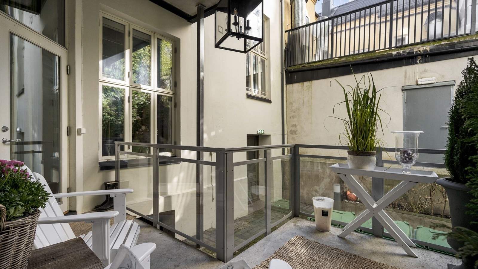 På terrassen er det god plass til møblement. Galleribilde