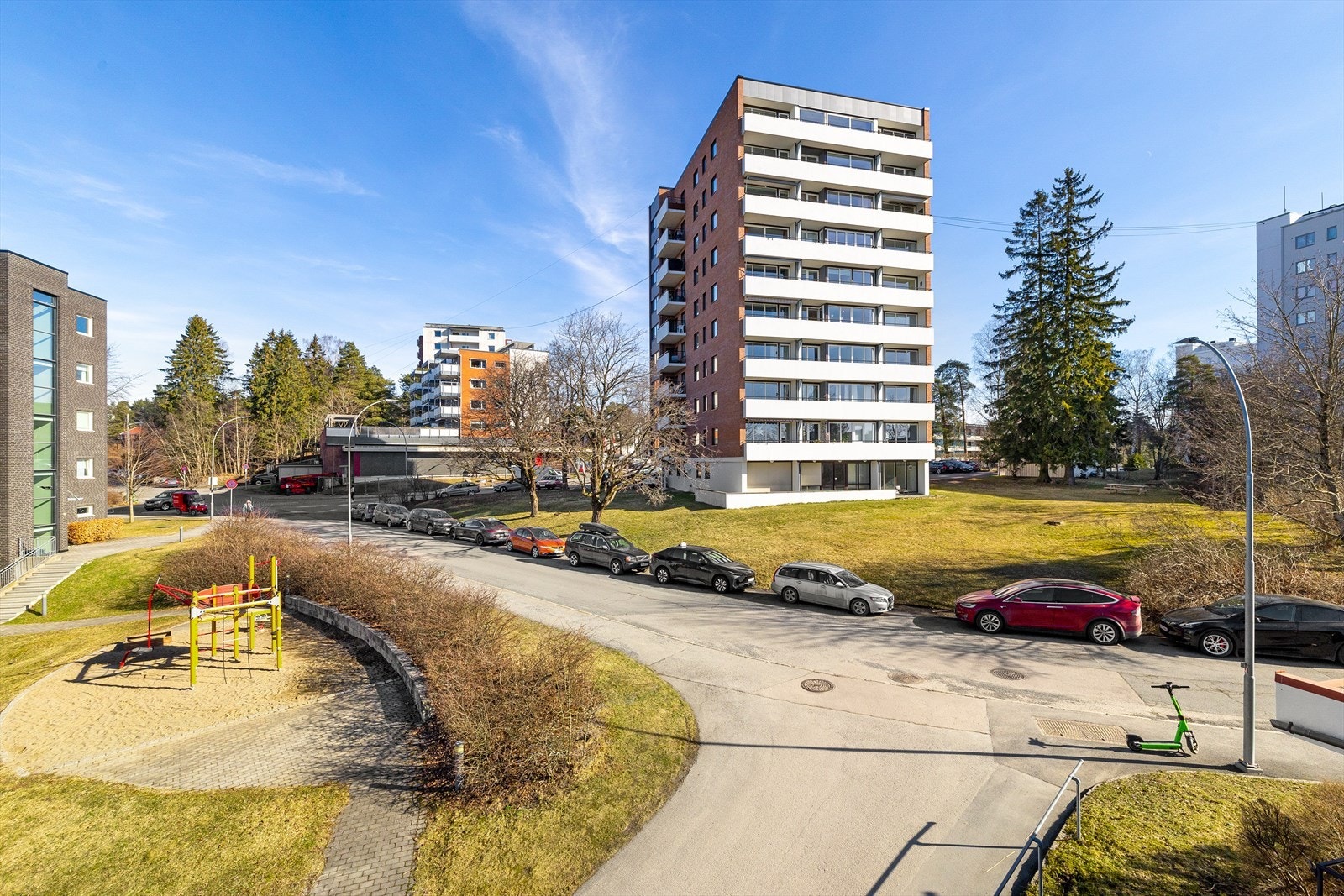 Hyggelig nærområde med umiddelbar tilgang til T-banen på Kringsjå Galleribilde