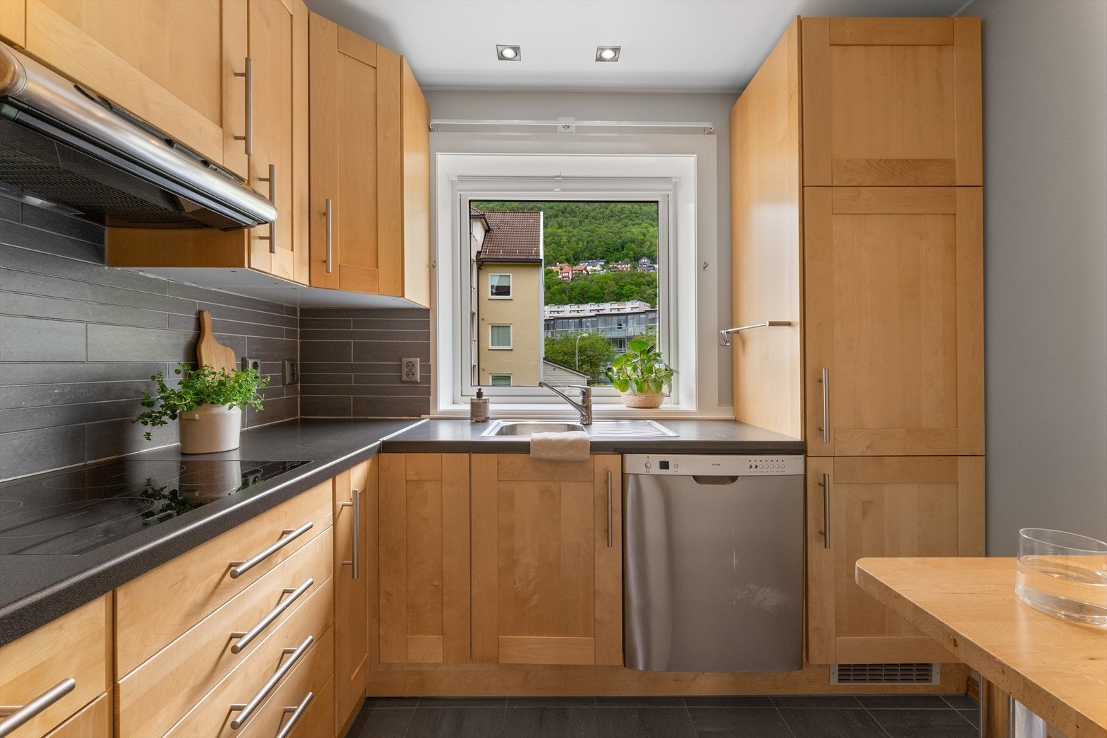 - Kjøkkenet måler 6 m² - Galleribilde