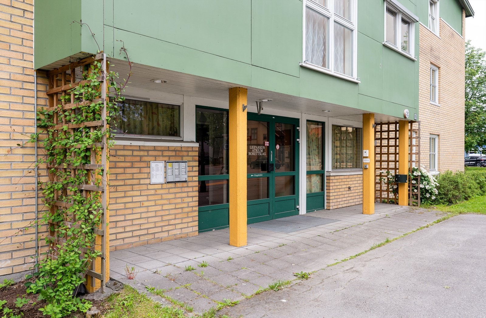 Butikk er i umiddelbar nærhet, og det er meget kort vei til Lietorvet med butikker, Velferden og sentrum med alle byens fasiliteter. Galleribilde
