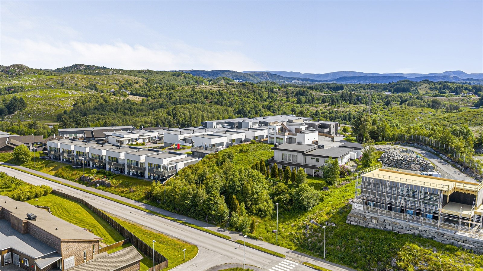Stor tomt på 762 m2 med gode utviklingsmuligheter Galleribilde