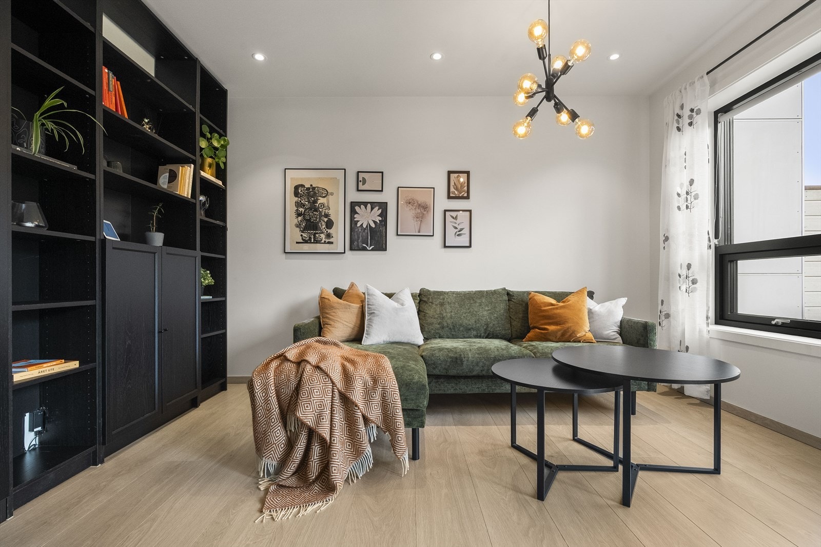 - I himling er det slette flater med downlights - Galleribilde