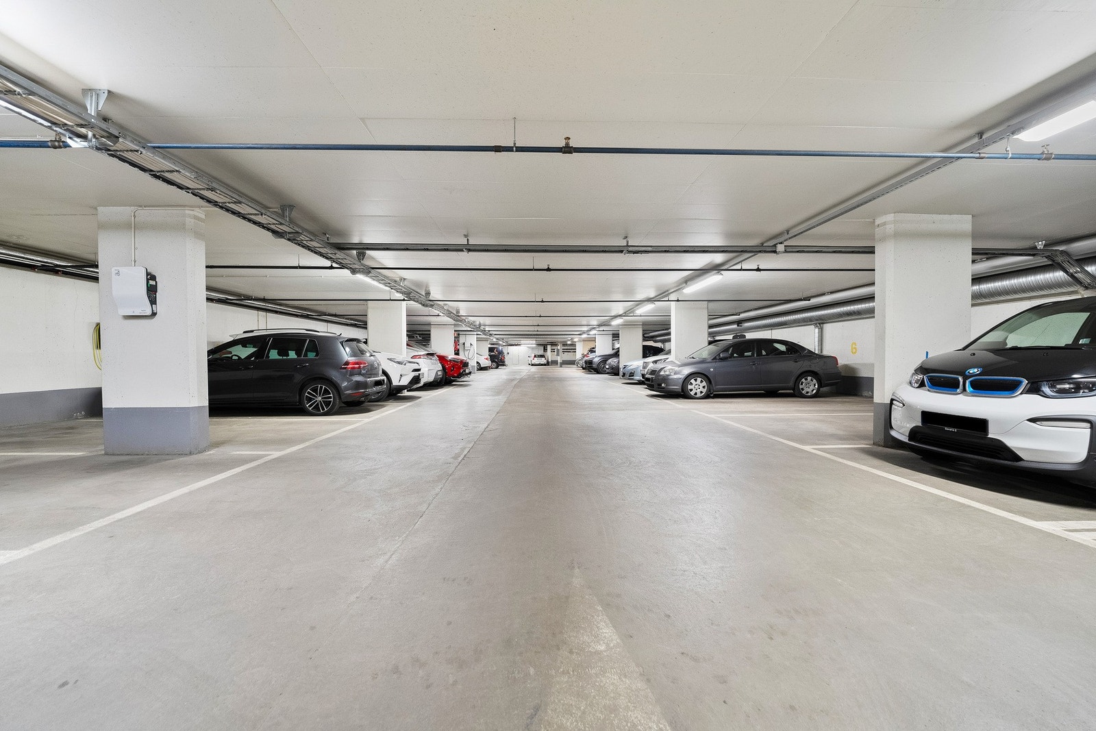 Leiligheten disponerer egen parkeringsplass. Galleribilde