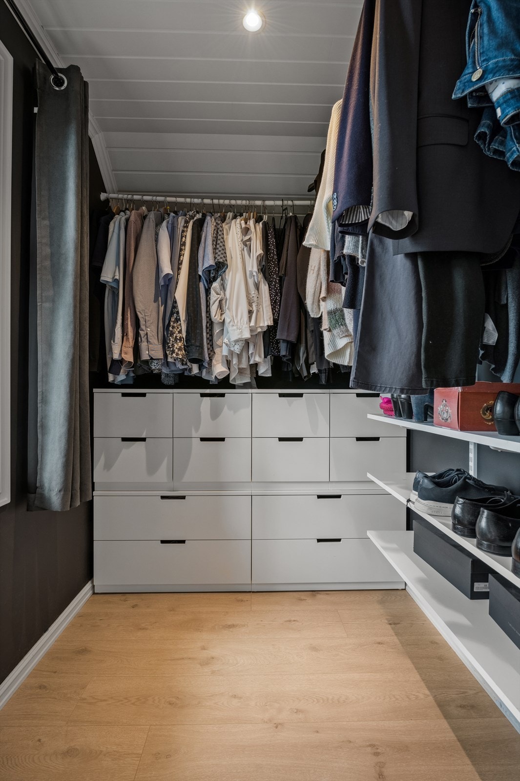 Bod som i dag brukes som omkledningsrom. Galleribilde