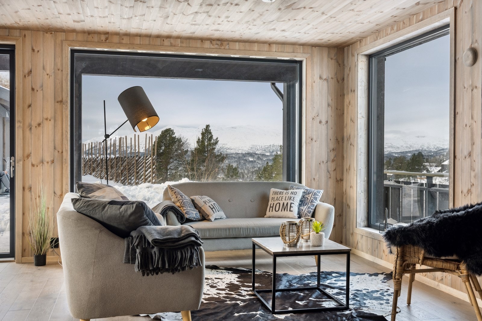 Hytten har en gjennomført og moderne stil hvor ingenting er overlatt til tilfeldighetene. Galleribilde