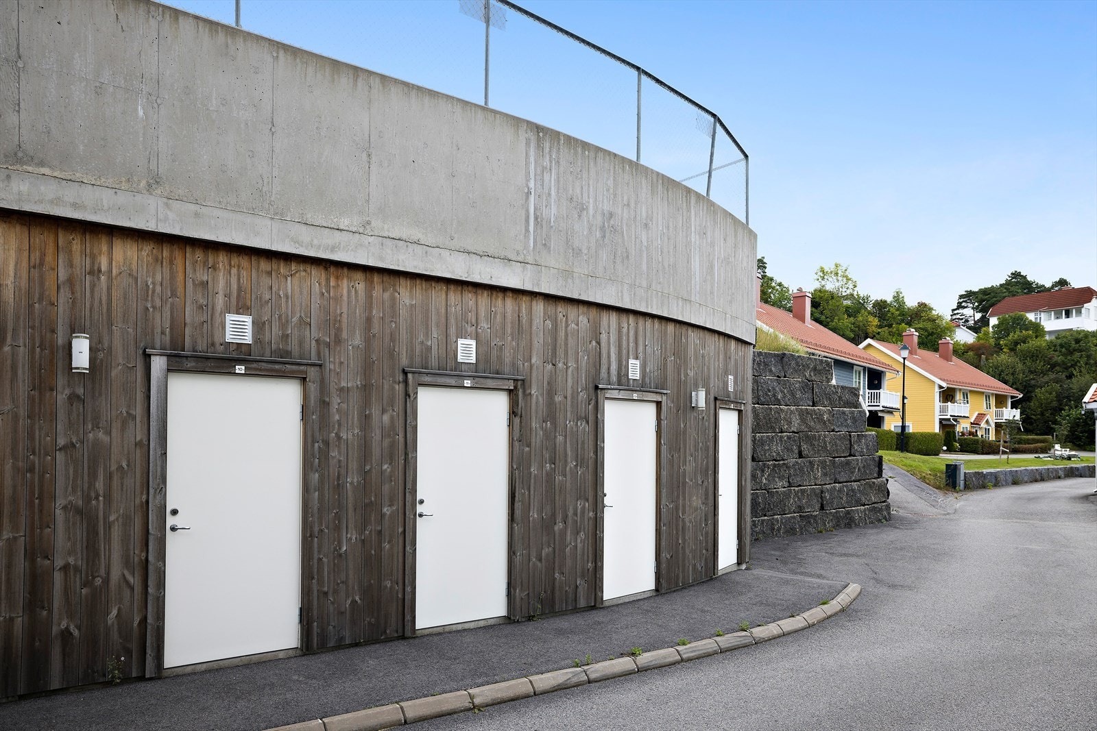 Utebod rett utenfor blokken Galleribilde