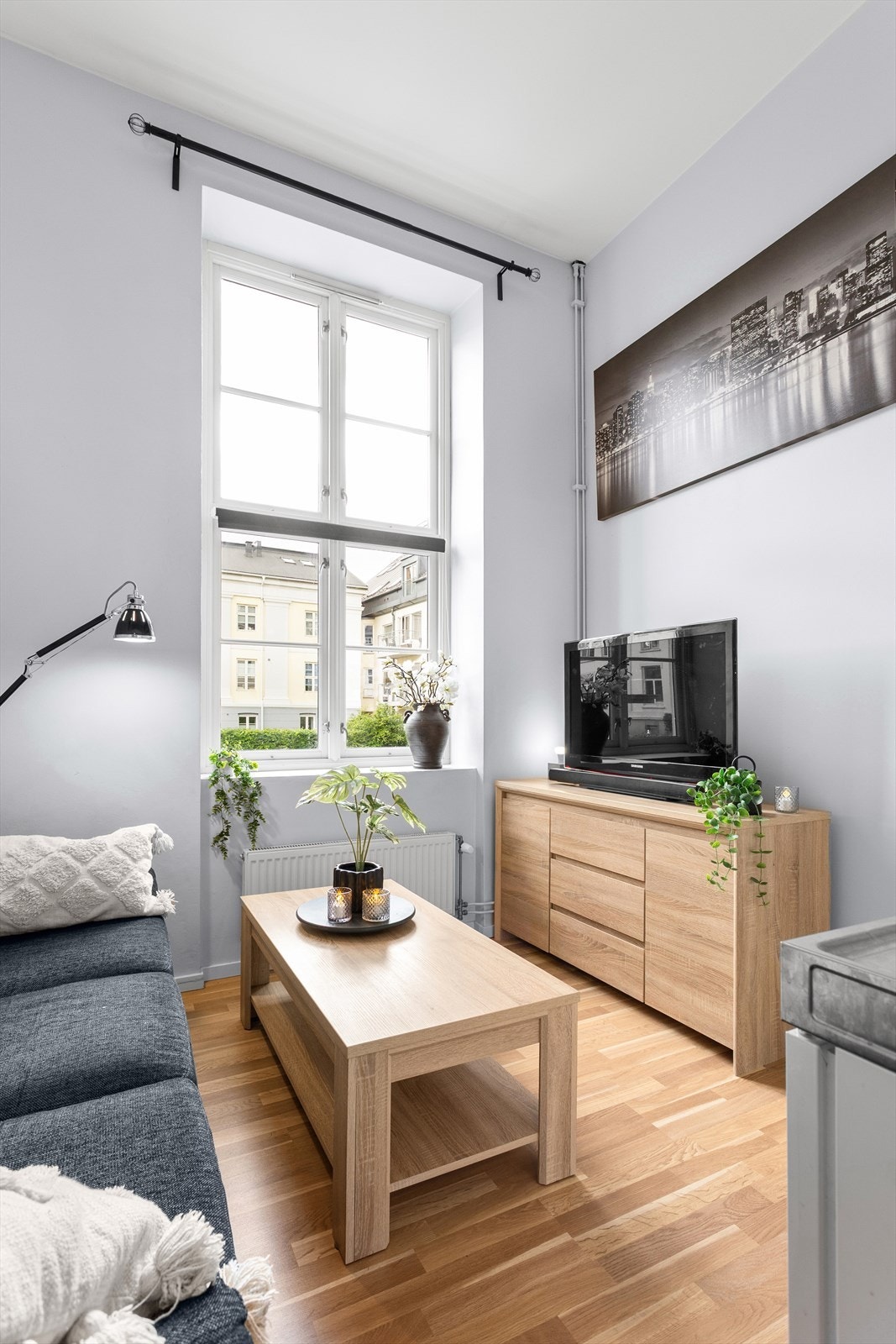 Store vindusflater og høy takhøyde som gir mye lysinnslipp Galleribilde