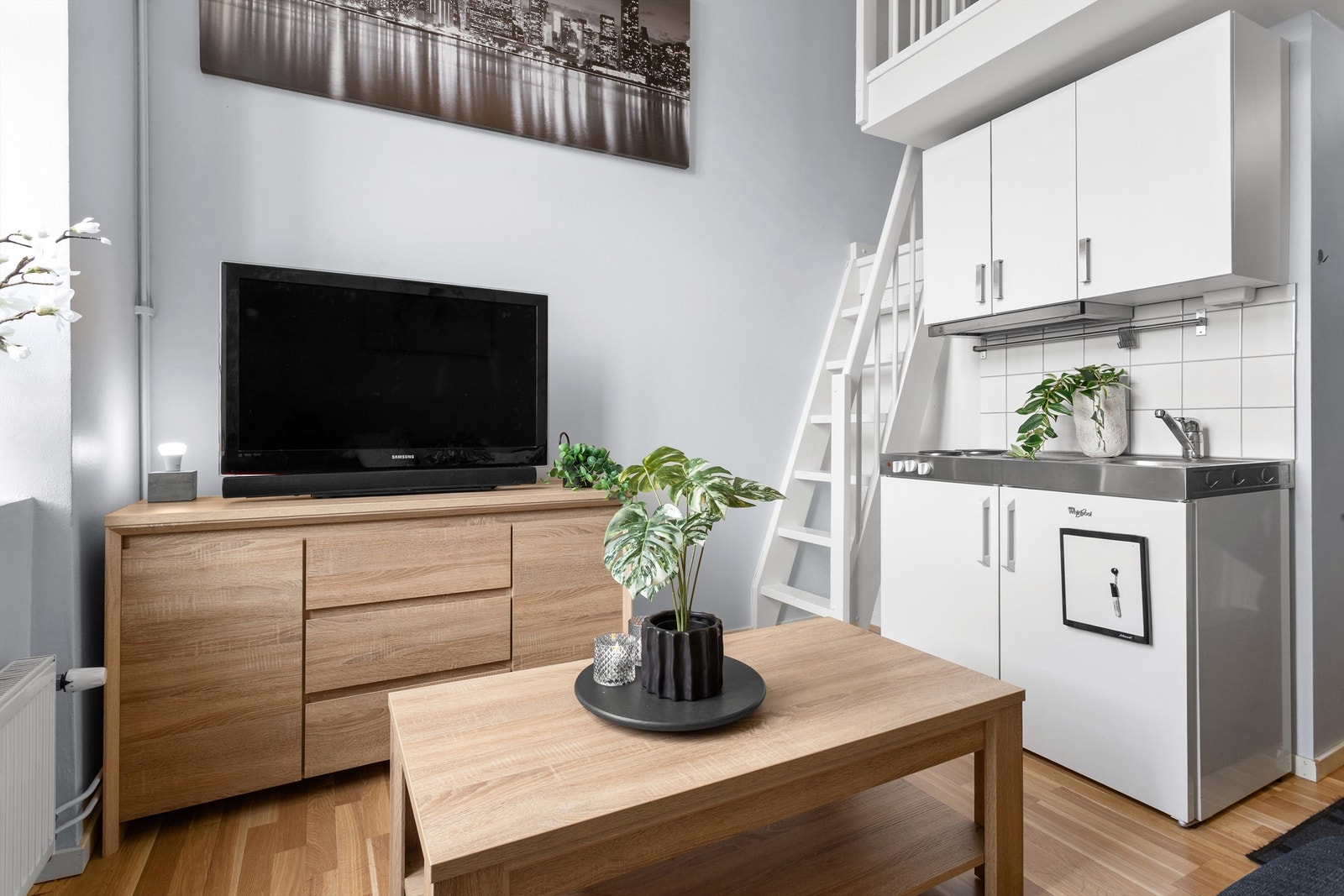 Fjernvarme med radiator i stue/kjøkken (felles varmesentral) Galleribilde