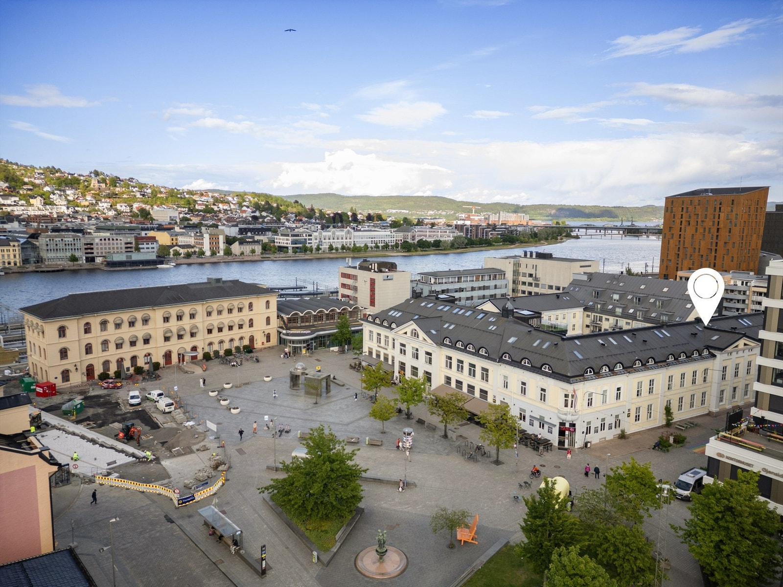 Lys og pen 1-roms leilighet i høy 1. etasje mot bakgården Galleribilde